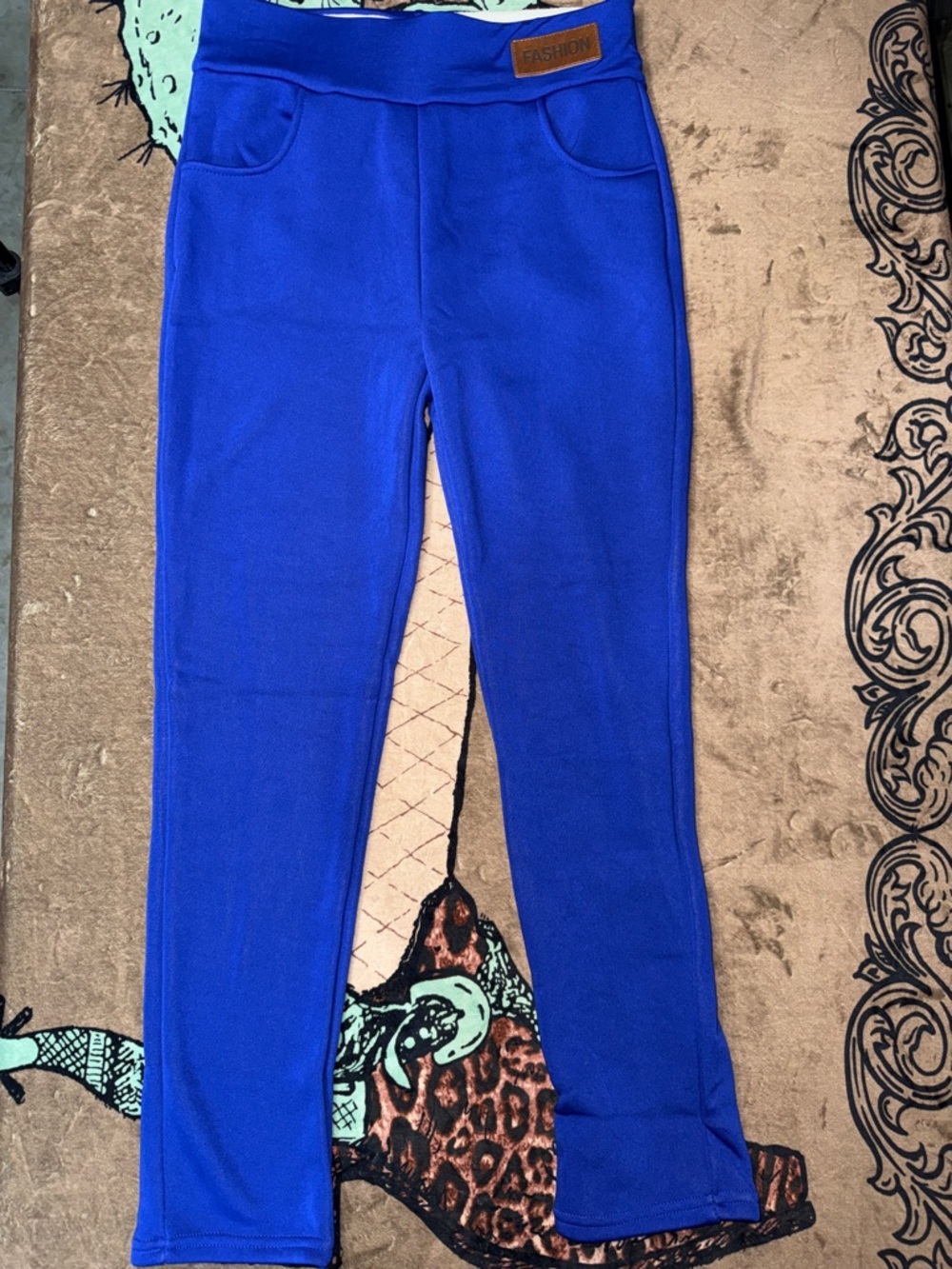 NWOT Royal Blue Women's Stretch Leggings with pockets! Size Large